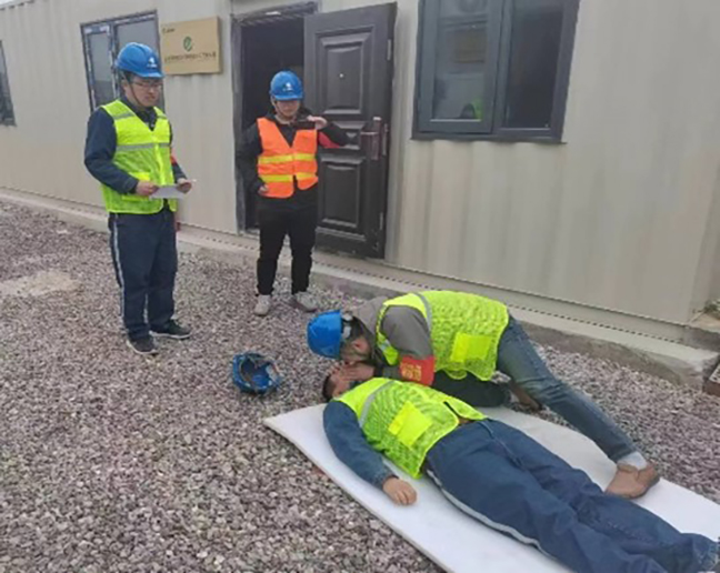 圖3 灌東光伏觸電應急演練施救現場(chǎng).jpg